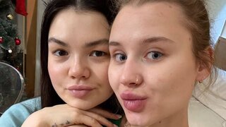 ScarlettAndBenit's Live Cam