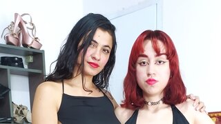 BelindaAndCrista's Live Cam