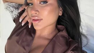 mysticlayla's Live Cam