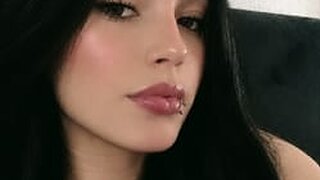 Lari Hot's Live Cam