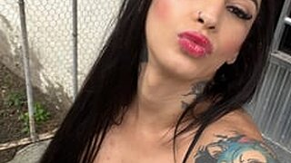 Lisinha Tatuada's Live Cam