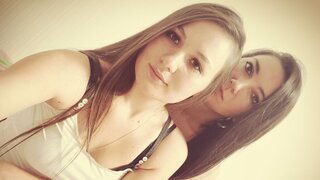 AnyAndAmy's Live Cam