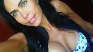 Paula Boneca's Live Cam