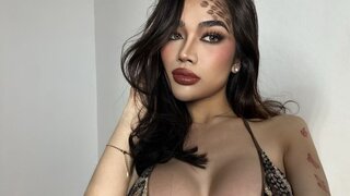 MiraMoxie's Live Cam