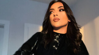 MiaAldago's Live Cam